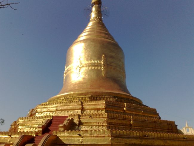 ニューバガンの南端、<br />川沿いにあるローカナンダー・パヤー