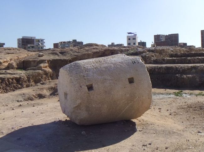 こんな訳の分からないものも転がっています。(ポンペイの柱でのわたしの説明は参考になりませんので、他の人の旅行記を参考にしてください。)