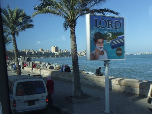 右手に海岸をみて進みます。リゾート地という感じです。