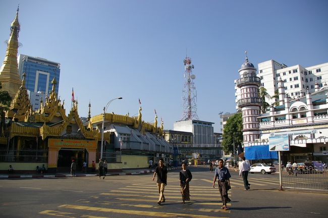 パゴダとモスク。