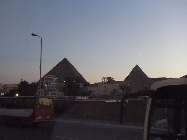 だんだんピラミッドが近づいてきました。