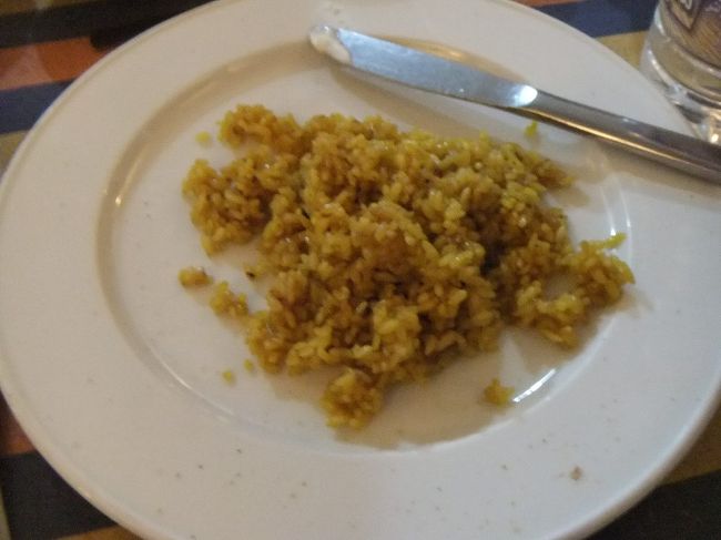 ピラフのようなライスが皿に盛られました。