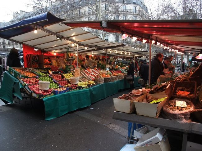 早朝から、マルシェに出かけました。