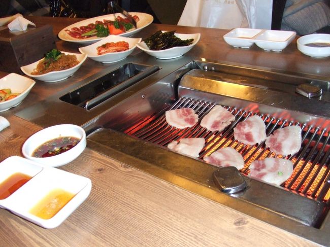 夕食はサムギョプサル。<br />もっと豪快なのを期待してたのに...。