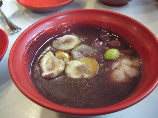 韓国の汁粉。<br />日本のを違ってネットリしててシナモンの味がした。<br />温まったわ〜。