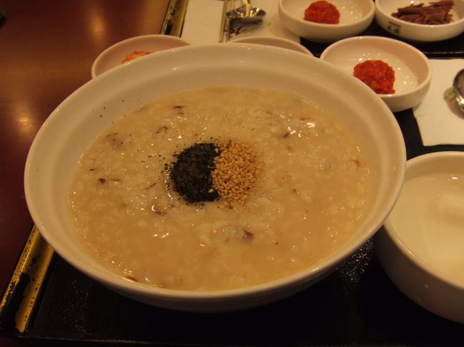 ３日目の朝食、あわび粥。<br />普通に美味しかったよ。