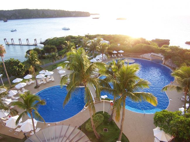 夕方のプールも素敵ですね〜<br /><br />左が子供用プール。右が大人用プール。