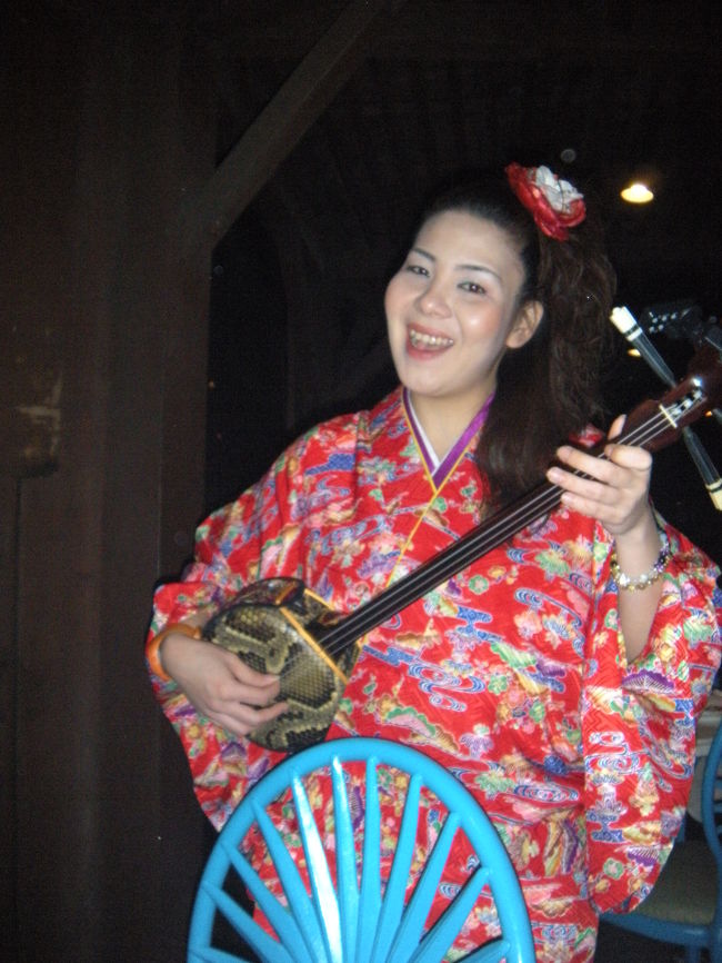 各テーブルを廻ってリクエストに応えてくれます。