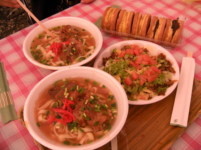 沖縄ソバにタコライス、そしてなぜか今川焼（笑）<br />安くて美味しかった♪