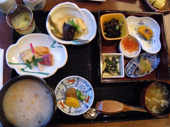 レストラン「佐和」での朝食。<br />ジューシーのおじやとパイナップルサーターアンダギーが一押し!!!