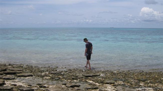 海はこのとおりすばらしくきれい。<br /><br />このあと、シュノーケルを十分に堪能しました。<br /><br />船上のランチはサラダ各種にコールドミートと簡単なものだったけれど、景色も手伝ってかすごくおいしかった。<br />