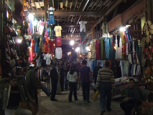 色々な店があります。買い物は基本的に興味がありませんが、風景を写真に撮ればそれで満足です。