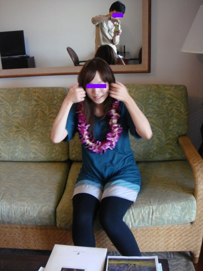 <br />ぶへ〜っ<br /><br />とりあえずふかふかのソファで一休み。の瞬間を激写されてます。<br /><br />と言いつつ、激写している本人もしっかり映ってる（笑）<br />