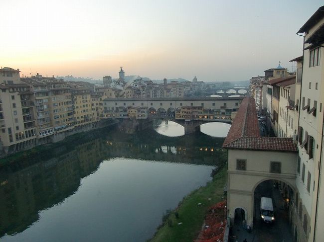 ウフィッツィ美術館の中からフィレンツェの街を見下ろす。