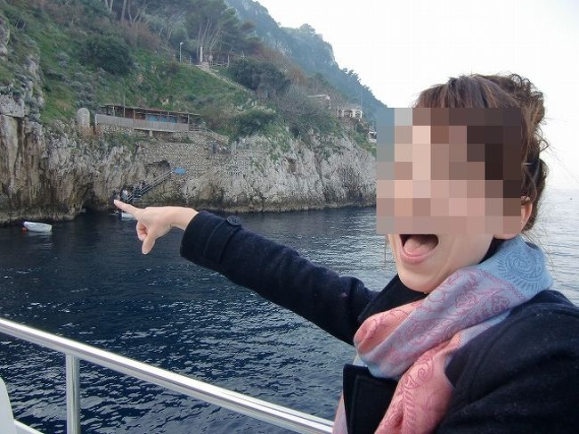 ６日目。<br />終日カプリ島観光。<br />このツアーのメインイベント・青の洞窟は天候により行けないことも多いということで、時期的にも非常に確率が低そうだったので全く期待していませんでした。<br />むしろ中止になった時のポンペイ遺跡観光を楽しみにしていたのですが