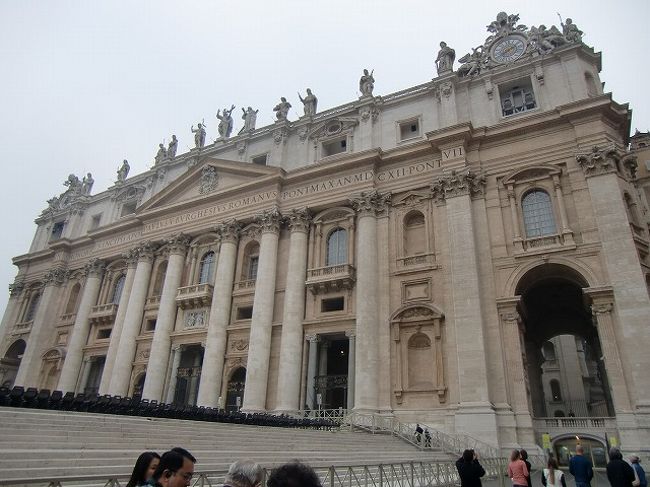 最終日、７日目。<br />まずは世界最小の独立国・ヴァチカン市国です。<br />「なんか高校の世界史で習った習った〜」みたいな所をこの旅ではたくさん見てきました。<br />もっと予習していけば２倍も３倍も楽しめたのかなと思い悔やまれます。<br /><br />サン・ピエトロ大聖堂は日曜日ということもありかなり混雑していました。