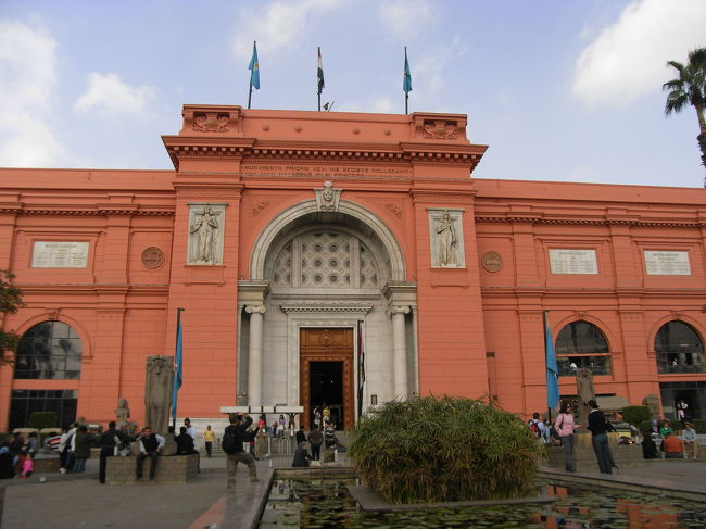 エジプト考古学博物館<br /><br />展示物がありすぎて、物置と化しているような気がする<br /><br />