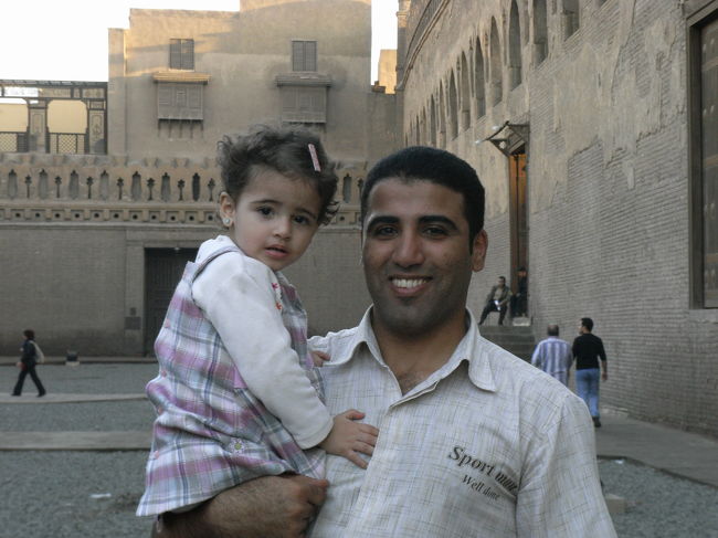 親子連れをカメラに撮る<br /><br />よく見るとソックリ<br /><br />