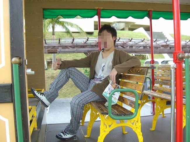 ３日目の予定は、午前中カヌチャでマッタリーナ、その後万座ビーチでダイビングです。<br />トローリーバスに乗って移動。<br />バスは15分置きぐらいに敷地内を巡回しています。