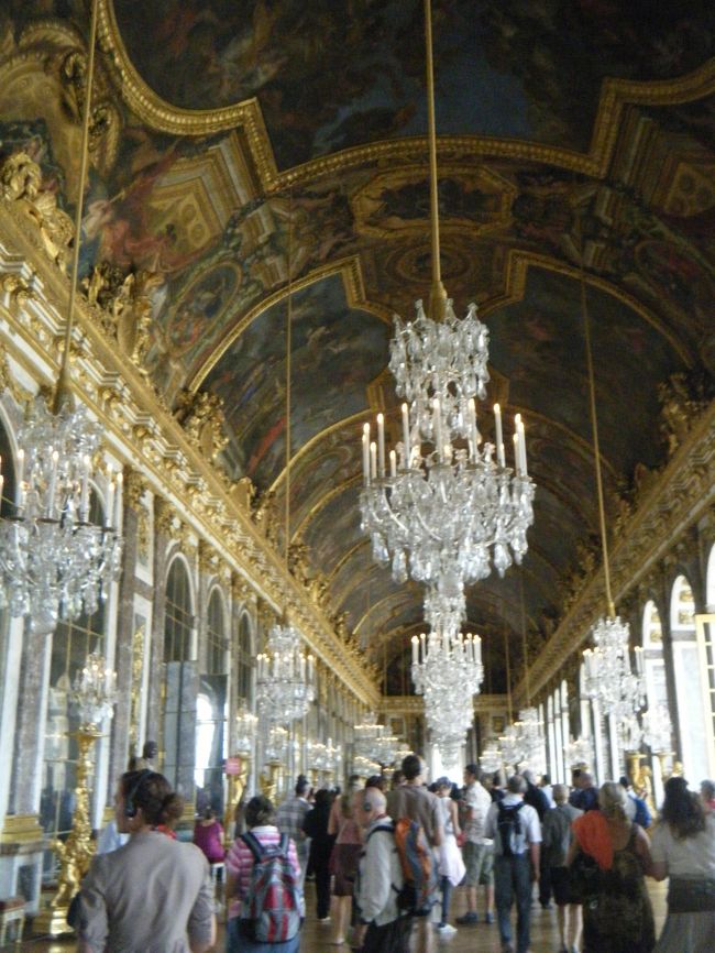 鏡の間<br /><br />でも鏡汚い!!