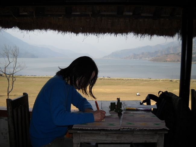 レストランからはフェワ湖が見えます。<br />のんびりくつろげます。