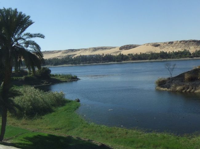 この時右側には、きれいにナイル川が見えています。