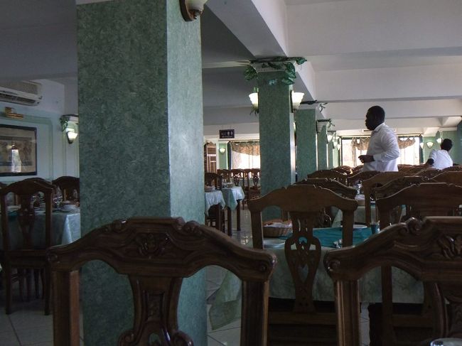 中はこのようになっています。床はきれいなので、わたしの荷物を降ろしても大丈夫でした。