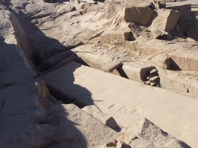 オベリスクの根元です。