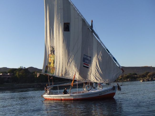 ヨットのような船も見えます。