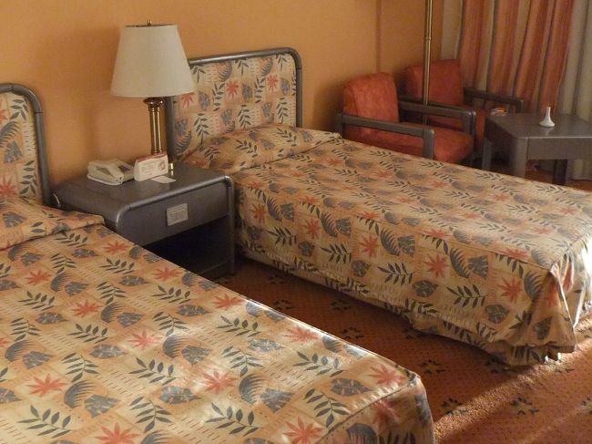 ベッドはこんな感じで並んでいます。