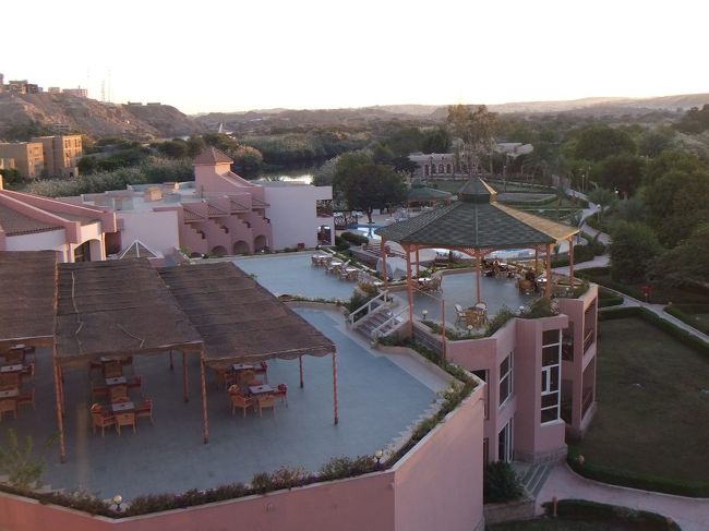 少し下にも、ナイル川を眺めながらくつろぐ所があるようです。