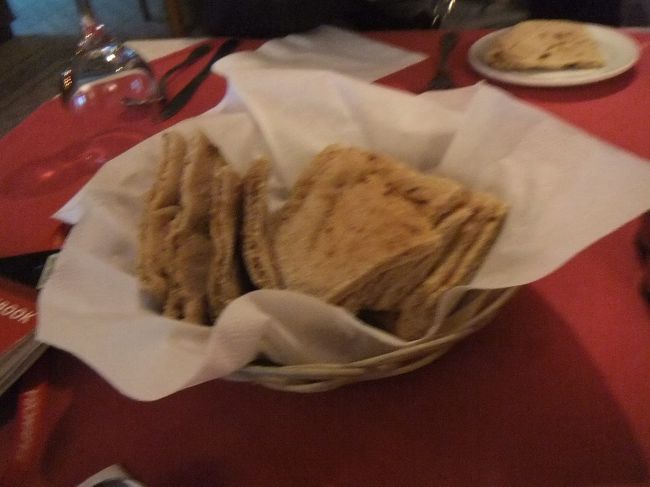 フラッシュを使わなかったのでボケていますが、アエイシ（パン）です。