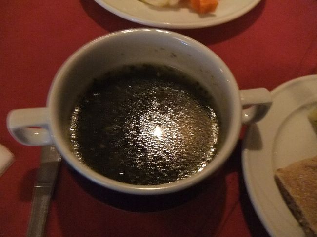 モロヘイヤスープが出ます。モロヘイヤはエジプト特産で、よく飲まれています。