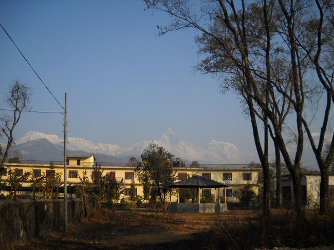 せっかくなので山をもっとよく見ることが出来るダムサイドまで散歩をする。