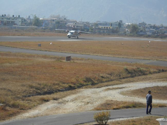 11:30発の予定だったが、30分遅れて12時に離陸。