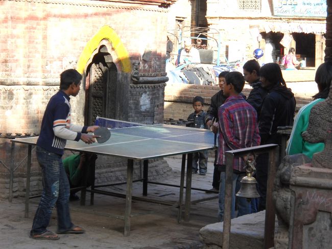 卓球をする子供たち。かわいい。