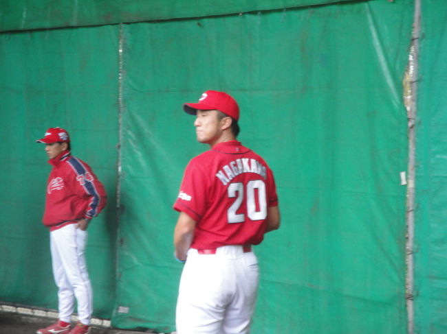 キャンプ地に着きました。<br />守護神　永川投手です。