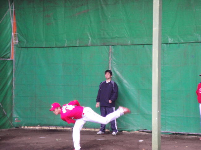 野茂臨時コ−チが指導しています。