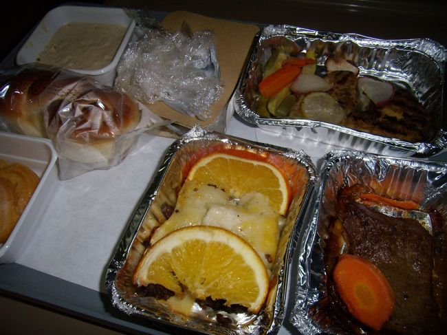 ネット上でいろいろ書かれてたから<br />覚悟してたんだけど……<br /><br /><br /><br /><br />思っていたより美味しい!!<br /><br />というか、ちゃんと食べられる!!!<br />