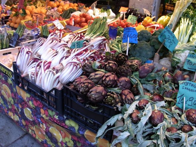 で、君は野菜なのかね果物なのかね？<br />まわりに置いてあるのが野菜だから、多分野菜やと思うけど、見た目がイケてなくね??