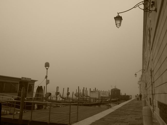 教会の先はもう海になるんだなあ。<br />ちょっくら先っぽ確認しに行ってみるか。