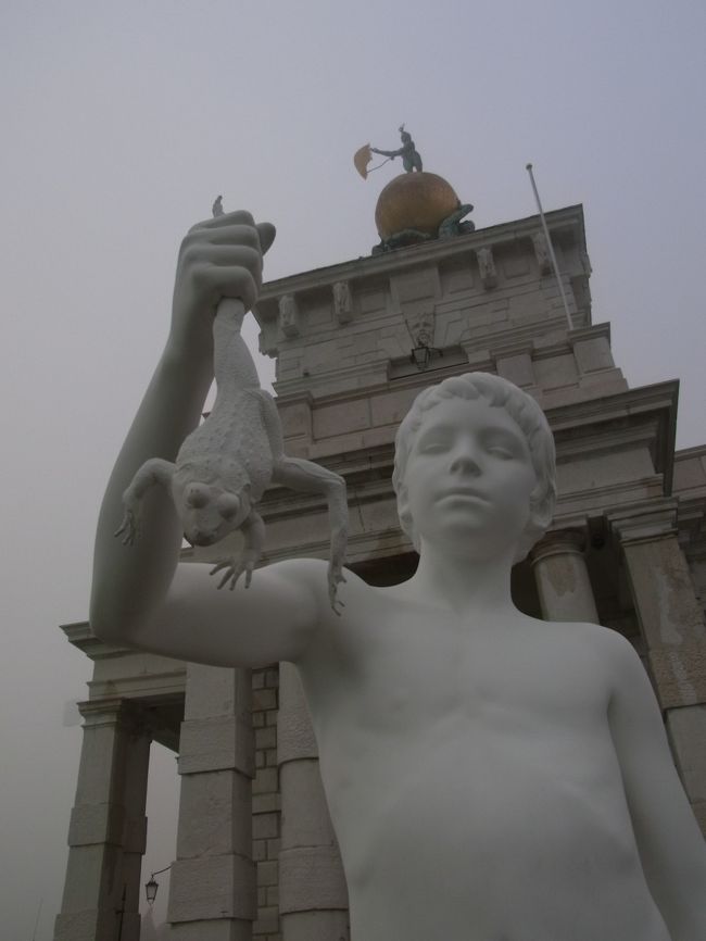 おいおい、ローマに続きここでも動物虐待の図ですぜ。