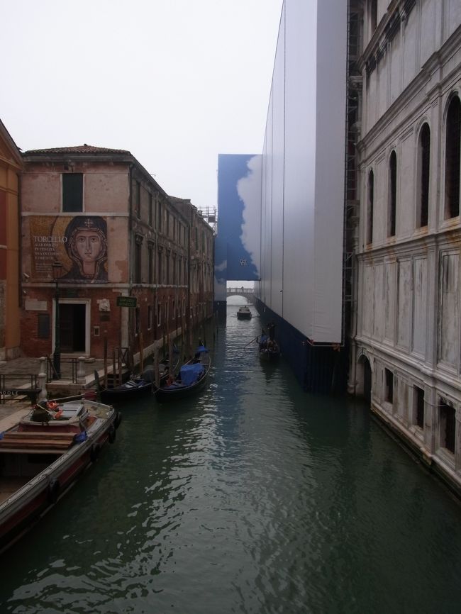 仕方ないから「溜息橋」を見に行きますか。<br /><br />ええええええっ工事中(ノД`)カナシイ…<br />橋の一部分さえも見えないっ。こっちが溜息やわ。