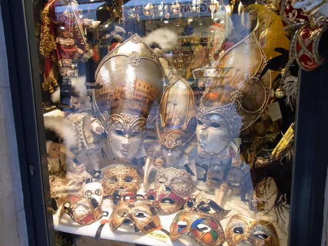 値段がわかんないけど、装飾が凝ってるのもあって楽しかったなあ。