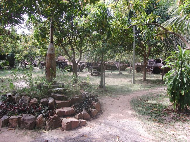 全て野原に置かれている。<br /><br />等間隔に。<br />