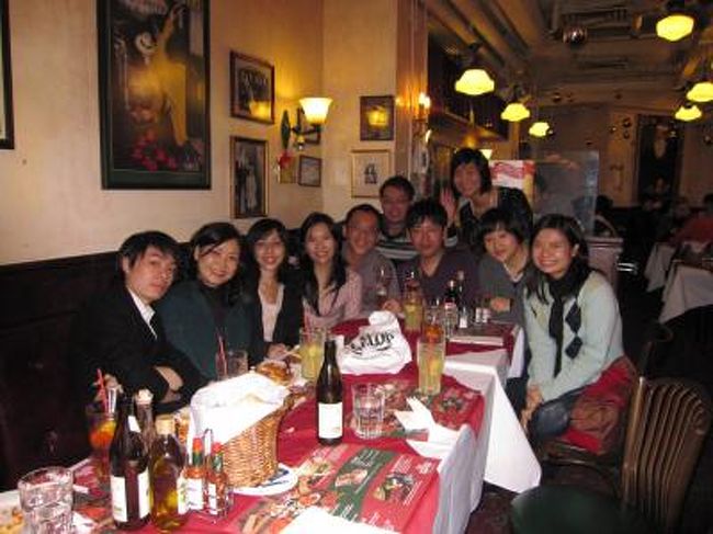 友達が、「自分の友達も呼んでるから！」<br />まぁせいぜい４〜５人かと思ってたら、全部で10人。<br />ウェルカムパーティーを開いてくれました！<br />最高っす！！！<br /><br />でも何故にイタリアンレストラン？？<br />中華料理とか期待してたんだけど。。。なんて言えません！<br />すごく楽しい時間でした。