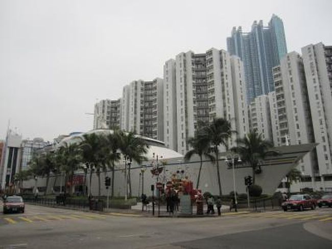 ホテル近くにワンポアガーデンというエリア？がありました。<br />歩いてるといきなり船！　　へっ？<br />その船の中にジャスコやら、店が入ってます。<br />面白い！