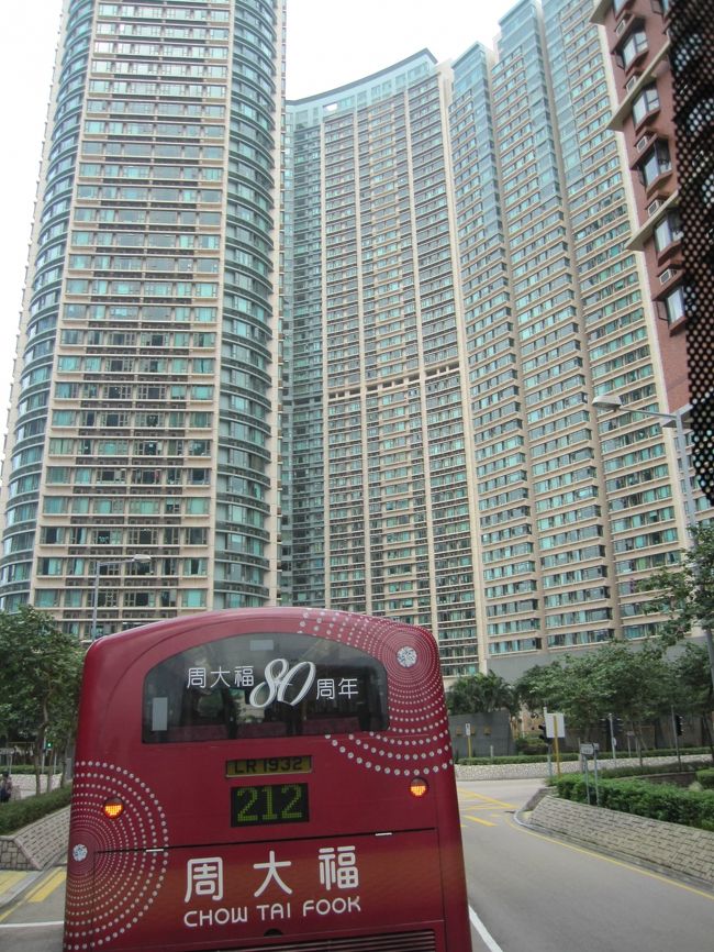 今日は、バスに乗って九龍地区へ。<br />もちろん２階建てバスの２階、一番前。<br />バリバリ観光客です。。。