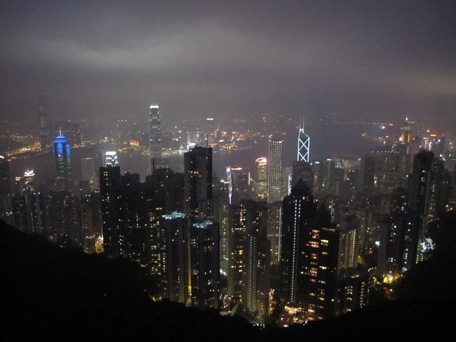 休日だった為か、ライトアップも微妙。<br />100万ドルの夜景とまではいかないな。