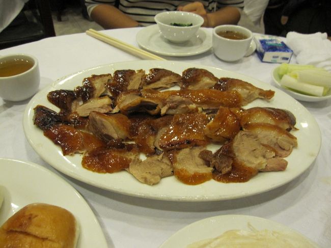 友達みんな、ゲストだから！って俺にほとんど食べさせようとする。<br />ありがたいが、北京ダックって少し食べるくらいが美味しいですな。。